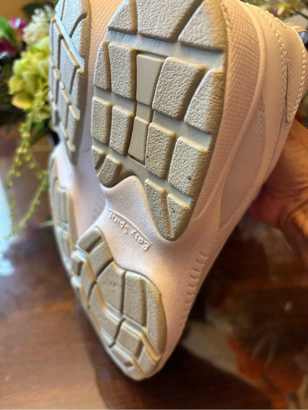 Easy Spirit White Womens Light Activity Sneakers NWT Size 8